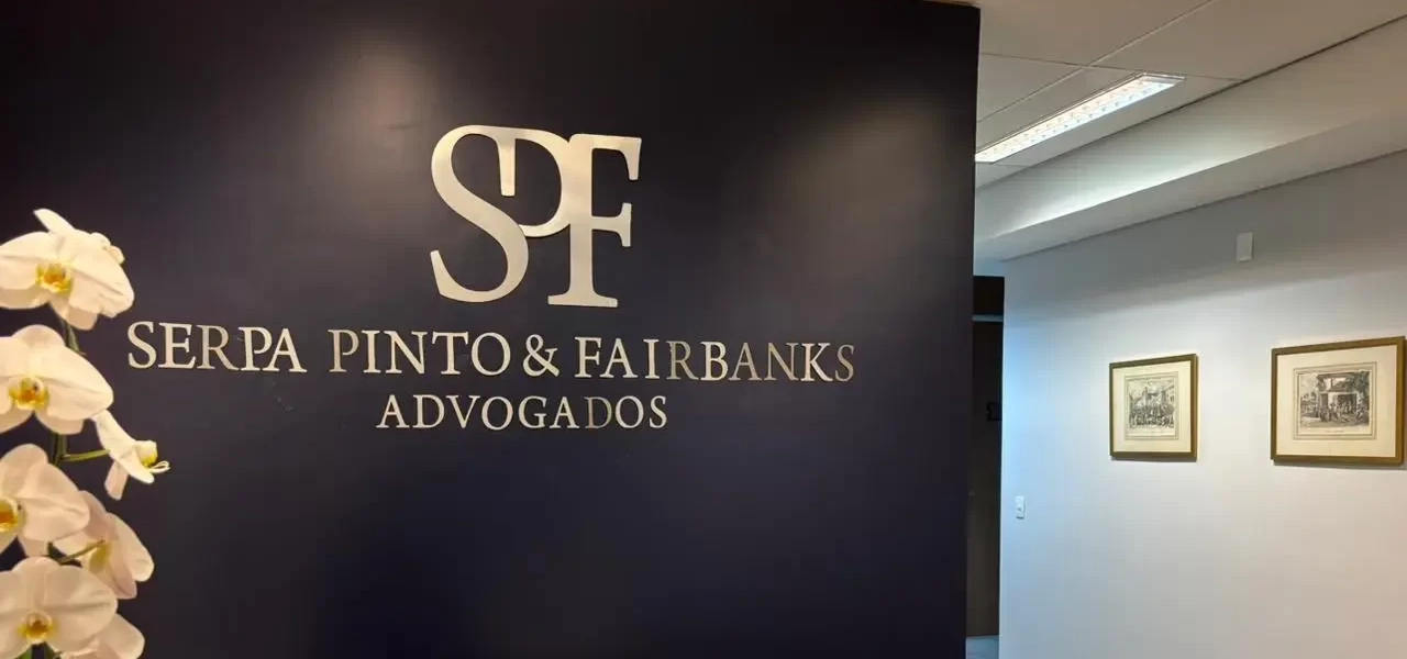 Recepção do escritório no Rio de Janeiro com o logo SPF